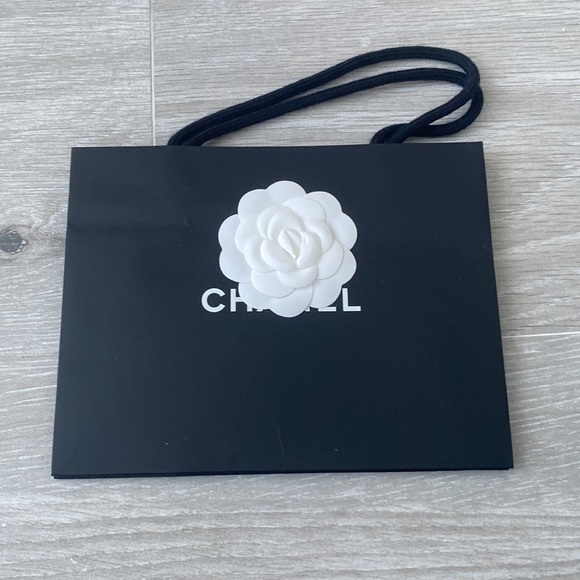 Chanel Shopping Bag with Camille Flower - Picture 2 of 4